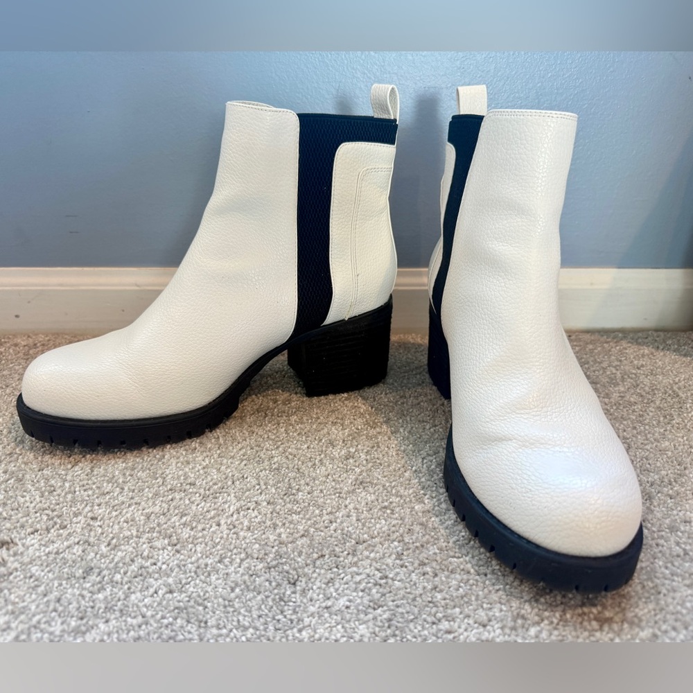 MIA Women's Jonna Round Toe Chelsea Booties, White & Black, Size 10 EUC - Picture 2 of 9